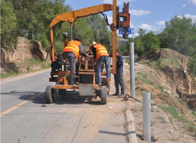 波形护栏安装一米人工安装价格是多少？？？？？？？